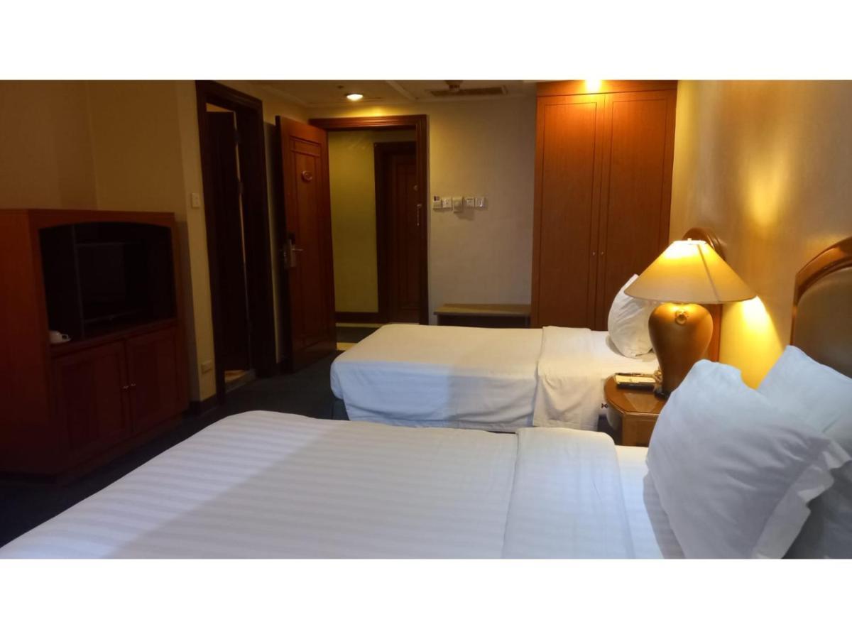 Capital O 914 Makati Palace Hotel Makati City Exterior photo