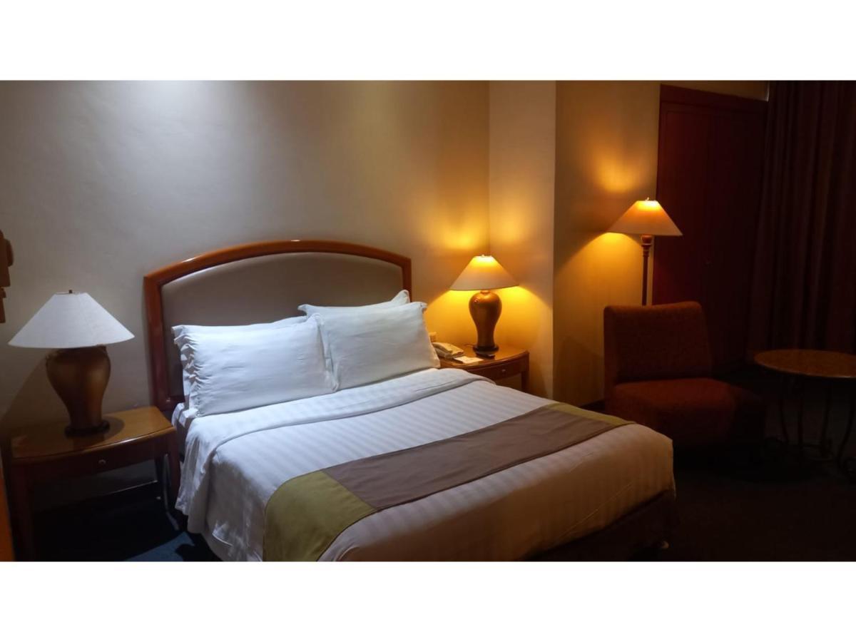 Capital O 914 Makati Palace Hotel Makati City Exterior photo