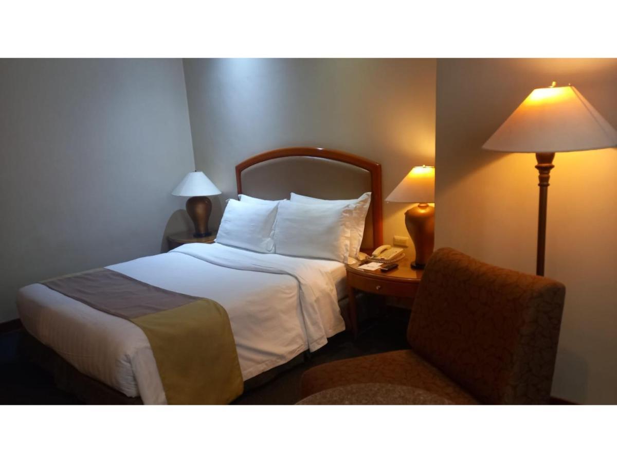 Capital O 914 Makati Palace Hotel Makati City Exterior photo